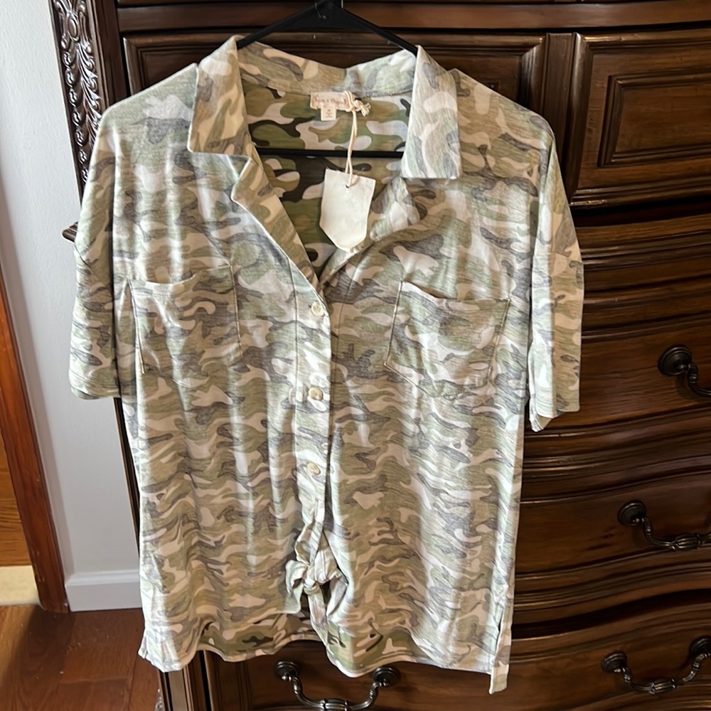 Collared shirt sleeve shirt